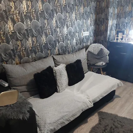 Golden House Apartament *